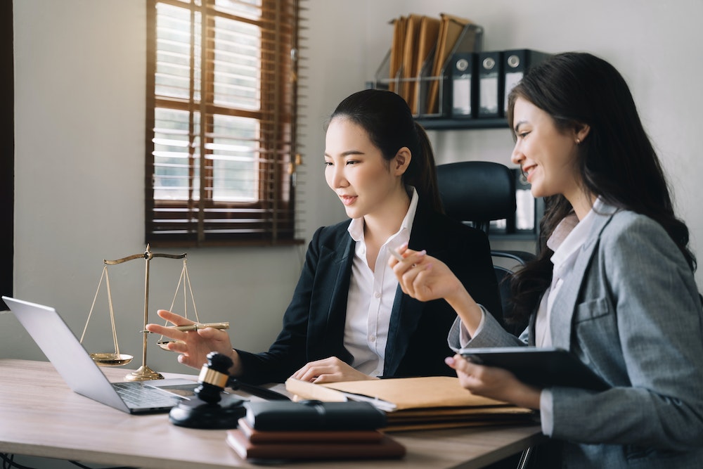 Comprendre l'essentiel des annonces légales : un guide pour les entrepreneurs