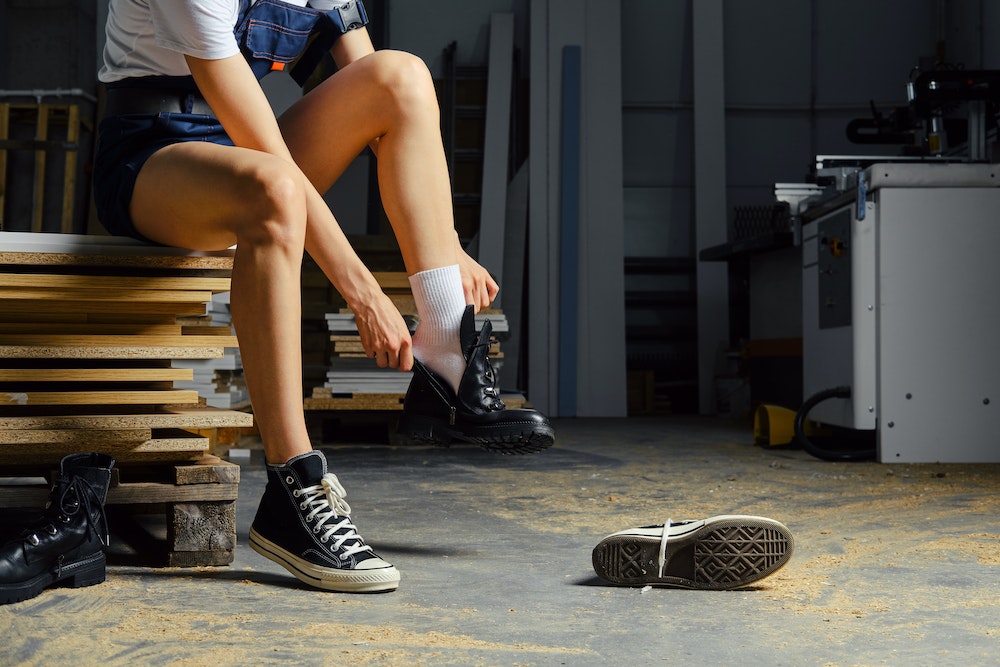 Le port de chaussures de sécurité obligatoire : une exigence légale pour garantir la protection des travailleurs