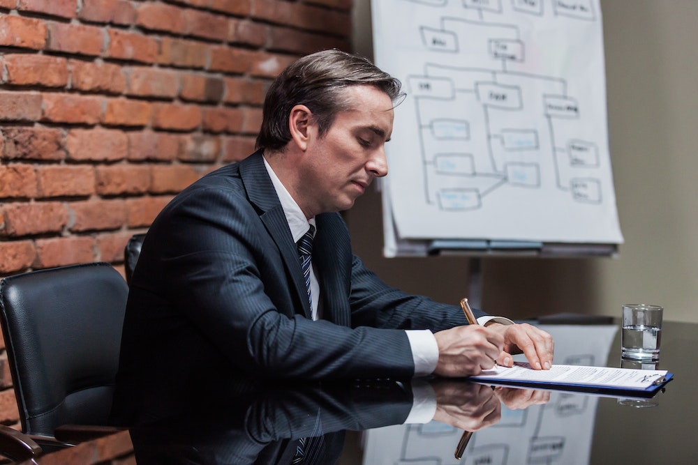 Mettre fin à un contrat de remplacement : tout savoir sur les procédures et les droits
