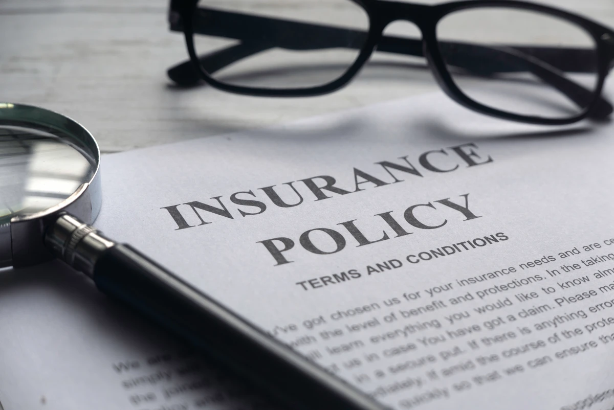 Défaut d'assurance décennale: Comprendre les risques et les conséquences juridiques